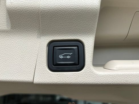 Used 2022 GMC Acadia Denali w/ Denali Ultimate Package FWD image 13
