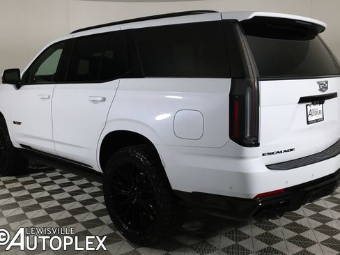 Used 2026 Cadillac Escalade V w/ LPO, ONYX Package AWD/4WD image 7
