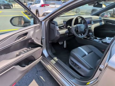 Used 2026 Toyota Camry SE FWD image 10