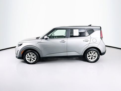 Used 2025 Kia Soul LX w/ LX Technology Package image 4