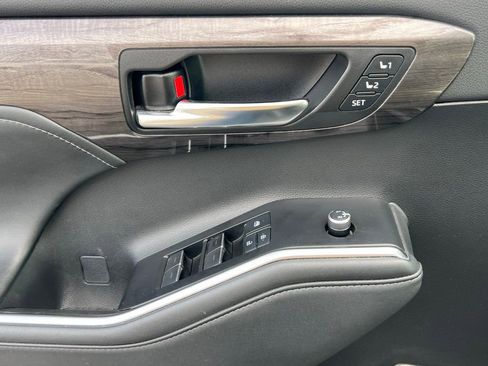 Used 2022 Toyota Highlander Platinum image 27