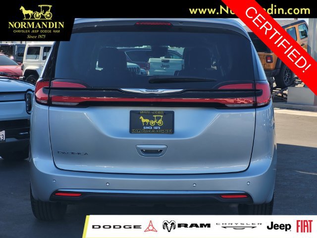 Certified 2024 Chrysler Pacifica Touring-L FWD image 5