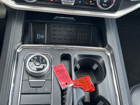 Used 2024 Ford Expedition Max XLT image 33