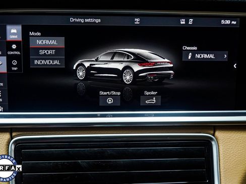 Used 2018 Porsche Panamera image 25