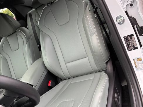 Used 2025 Hyundai Elantra Limited FWD image 17
