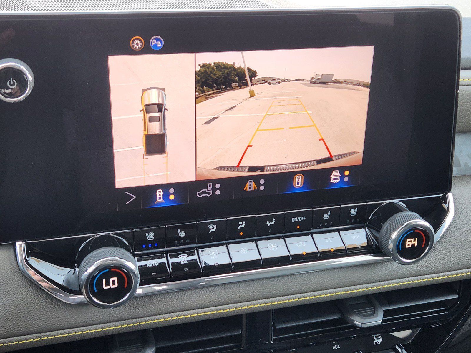 Used 2025 Chevrolet Colorado ZR2 w/ Technology Package AWD/4WD image 8