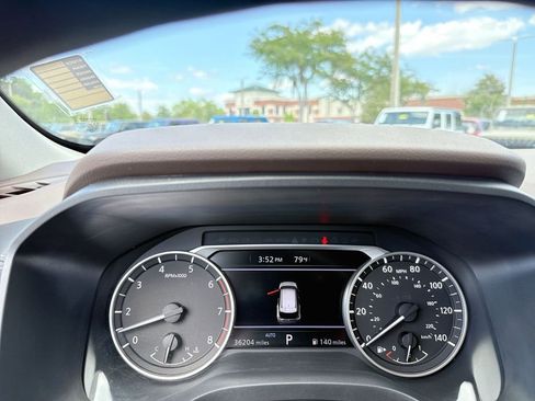 Used 2022 Nissan Rogue SV AWD/4WD image 16