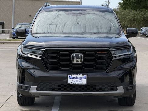 Used 2025 Honda Pilot TrailSport image 9