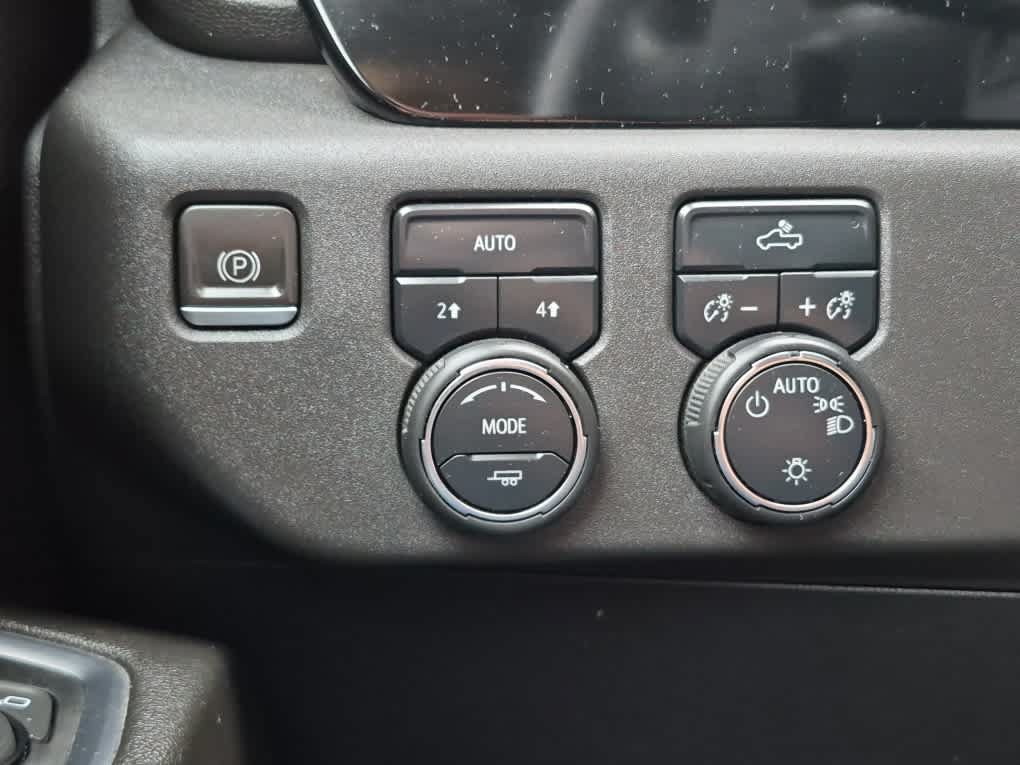 Used 2023 Chevrolet Silverado 1500 LT w/ Leather Package AWD/4WD image 20