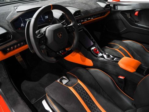 Used 2024 Lamborghini Huracan Tecnica image 2