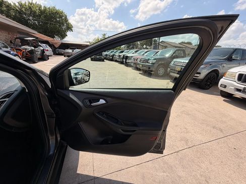 Used 2016 Ford Focus SE FWD image 31