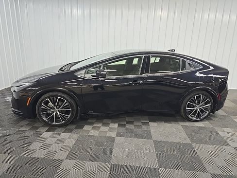 Used 2024 Toyota Prius XLE AWD/4WD image 5