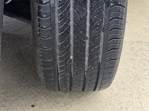 Used 2024 Chevrolet Trax RS w/ Sunroof Package image 12