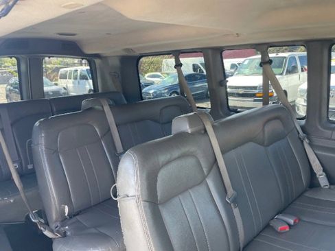 Used 2010 Chevrolet Express 3500 LS image 15
