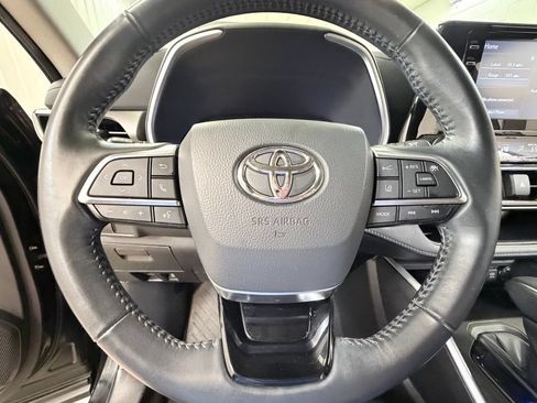 Used 2021 Toyota Highlander XLE AWD/4WD image 47