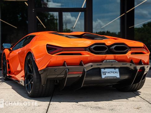 Used 2024 Lamborghini Revuelto AWD/4WD image 11