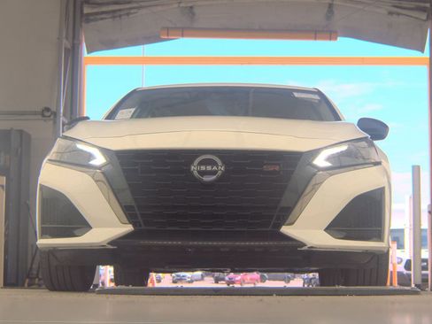 Used 2024 Nissan Altima 2.5 SR FWD image 4