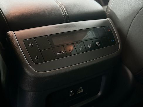 Used 2025 Nissan Pathfinder SV image 27