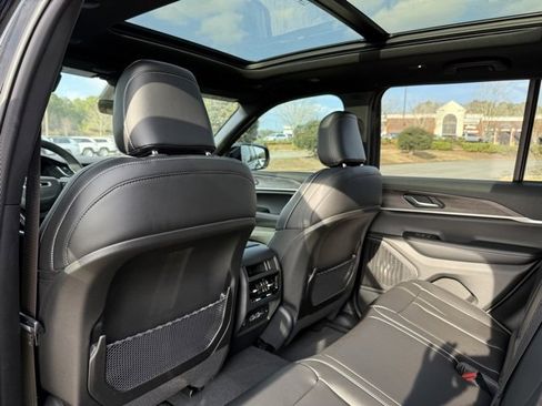 New 2025 Jeep Grand Cherokee Limited image 28