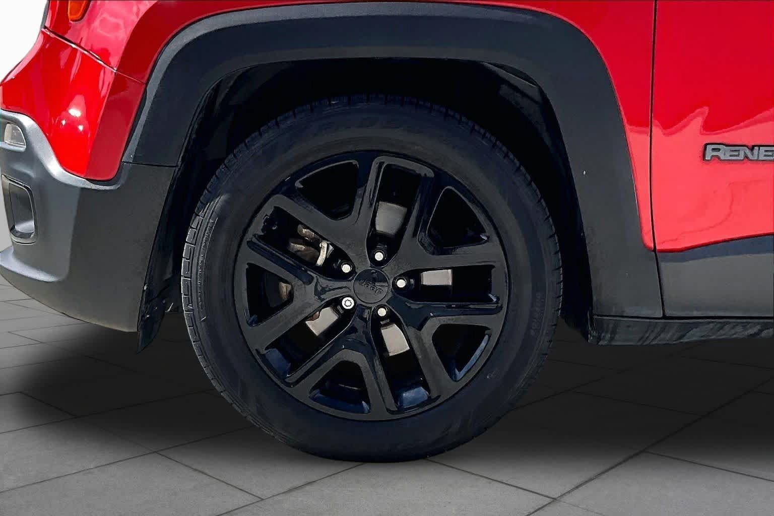 Used 2018 Jeep Renegade Altitude FWD image 10
