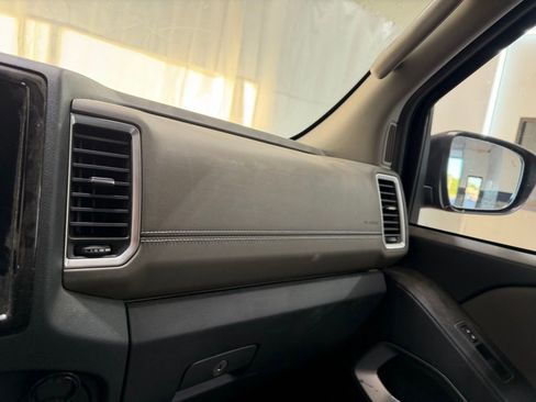 Used 2022 Nissan Frontier SV image 19