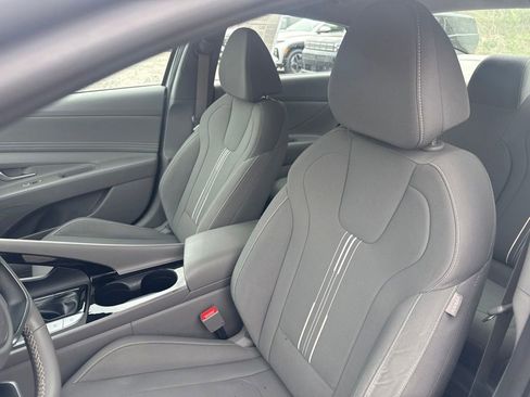 Used 2023 Hyundai Elantra SEL w/ Convenience Package FWD image 16