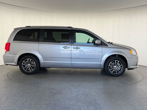 Used 2017 Dodge Grand Caravan SXT w/ Rear Park Assist Package FWD image 2