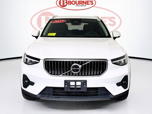 Used 2023 Volvo XC40 B5 Plus AWD/4WD image 6