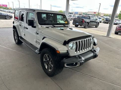 Used 2018 Jeep Wrangler Unlimited Sahara w/ Cold Weather Group AWD/4WD image 21