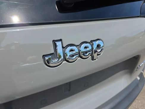 Used 2020 Jeep Cherokee Limited AWD/4WD image 10