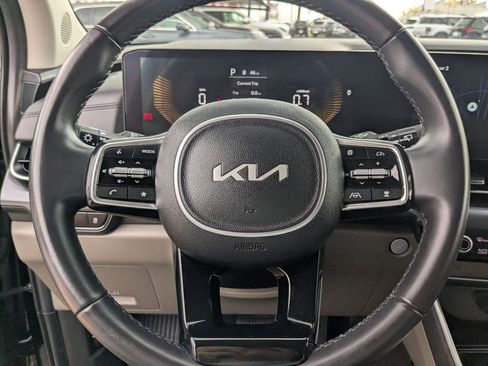 Used 2025 Kia Carnival LXS image 17