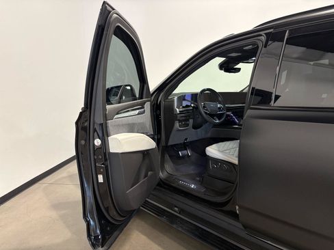Used 2026 Cadillac Escalade V w/ LPO, ONYX Package AWD/4WD image 10