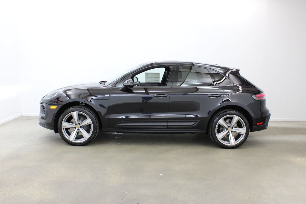 Certified 2025 Porsche Macan AWD/4WD image 2