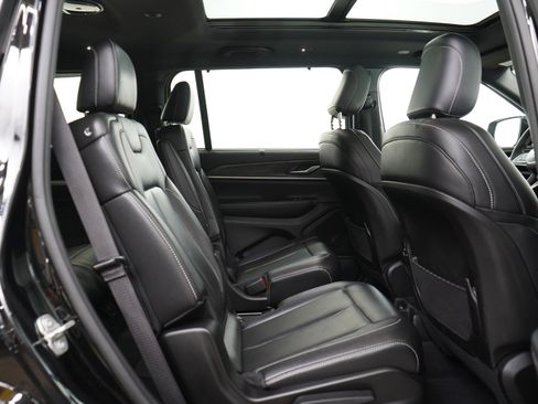 Used 2024 Jeep Grand Cherokee L Limited w/ Luxury Tech Group II AWD/4WD image 12