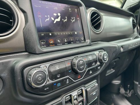 Used 2023 Jeep Wrangler Unlimited w/ Sun & Screen Package image 9