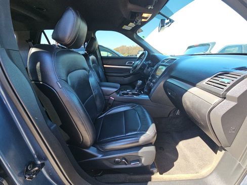 Used 2018 Ford Explorer XLT w/ Equipment Group 202A image 11
