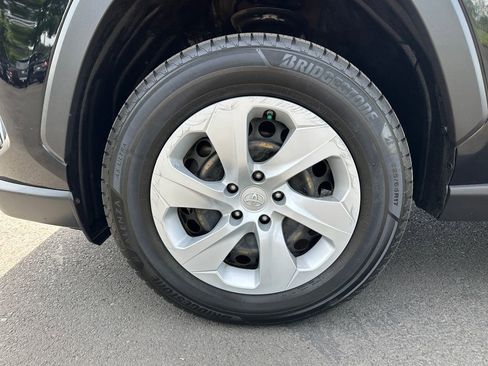 Used 2019 Toyota RAV4 LE w/ Carpet Mat Package AWD/4WD image 12