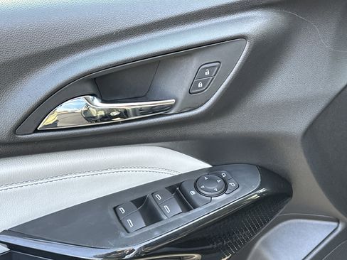 Certified 2025 Chevrolet Trax LT image 12