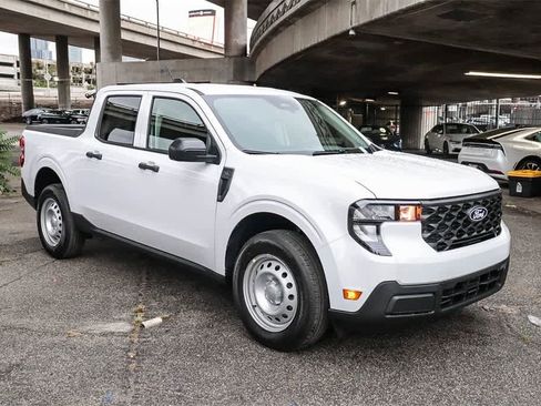 New 2025 Ford Maverick XL image 3