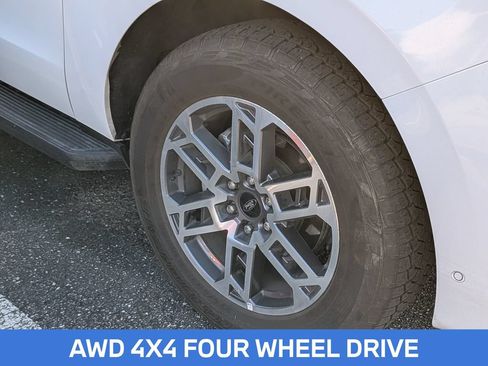 Used 2025 Ford Expedition Max Active AWD/4WD image 9