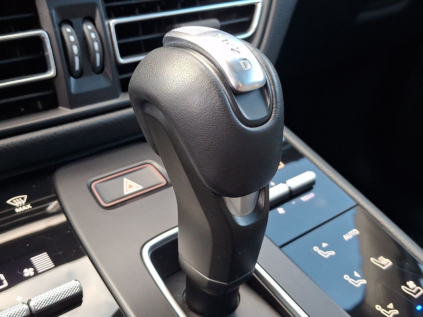 Used 2022 Porsche Macan AWD/4WD image 15