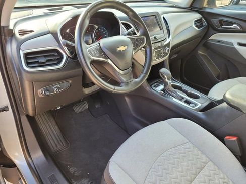 Used 2024 Chevrolet Equinox LT image 2