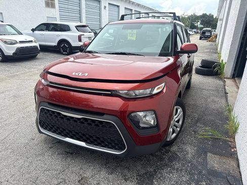 Used 2022 Kia Soul LX FWD image 2