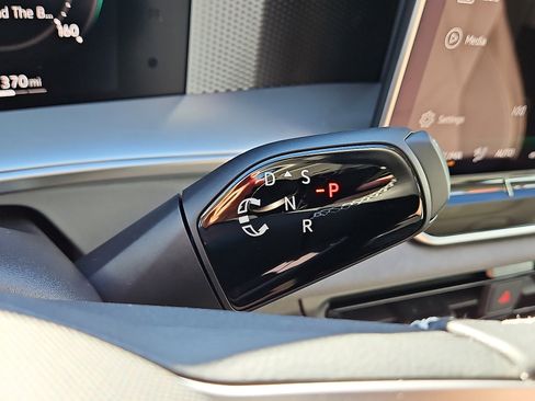 New 2026 Volkswagen Tiguan SE image 19