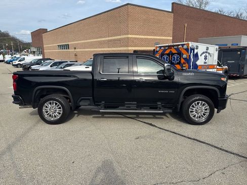 Used 2022 Chevrolet Silverado 2500 High Country w/ Z71 Off-Road Package image 3