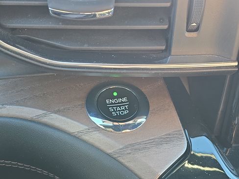 Certified 2021 Ford Explorer Platinum w/ Equipment Group 601A image 28