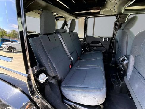 Used 2025 Jeep Wrangler Unlimited Sahara w/ Safety Group AWD/4WD image 18