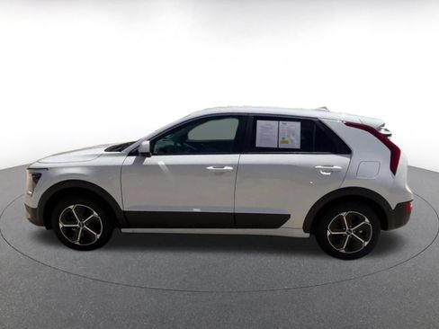 Used 2026 Kia Niro LX FWD image 9