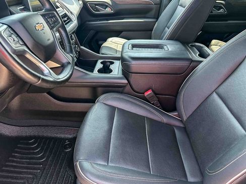 Used 2023 Chevrolet Suburban Premier AWD/4WD image 13