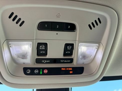 Used 2020 Chevrolet Traverse Premier AWD/4WD image 36